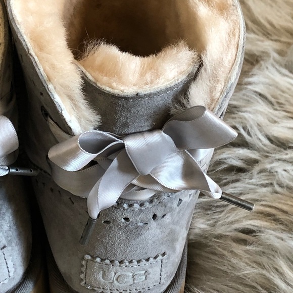 UGG BNIB Women’s W Dixi Flora Perforated size 6 - Picture 4 of 6